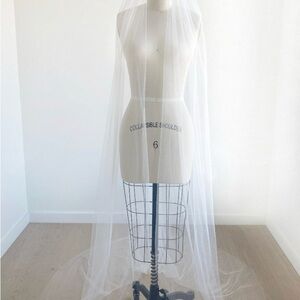 Sara Gabriel - Donna Veil